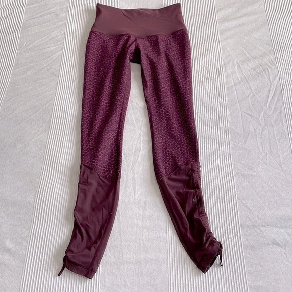 Lululemon Plum Patterned High Rise Mesh Tights Size 8 - Picture 1 of 8